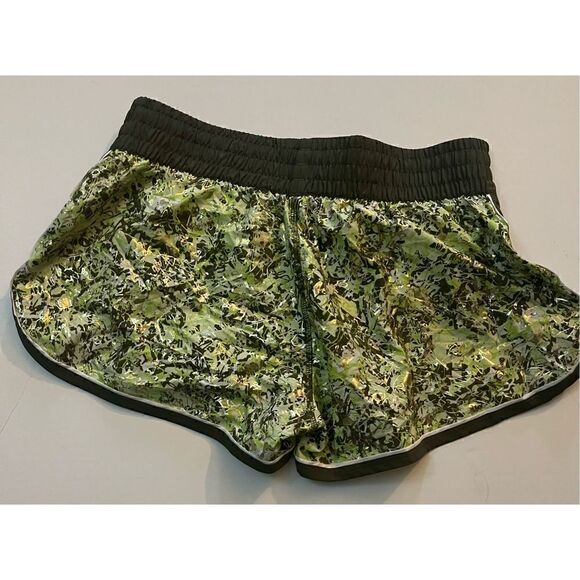 UNDER ARMOUR SEMI FITTED ATHLETIC SHORT - Picture 2 of 3